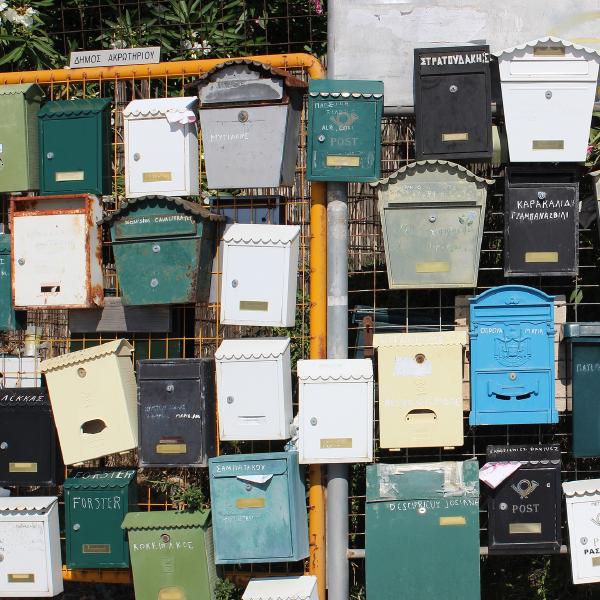 Architecture for low overhead customizable routing with pluggable components